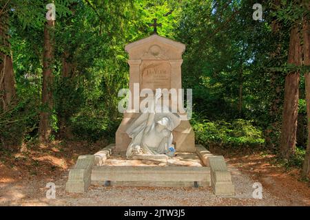 Grave of world famous French novelist, poet, and playwright Jules Verne (1828-1905) at La Madeleine Cemetery in Amiens (Somme), France Stock Photo