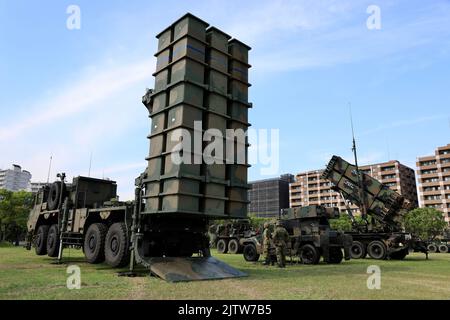 Multi-layered air defense consisting of a Japanese-developed surface-to-air missile system “Chu-SAM” and “Kin-SAM” alongside a U.S. MIM-104 Patriot during Orient Shield 22 at Camp Fukuoka, Japan, Aug. 29, 2022. Orient Shield 22 is the largest U.S. Army and Japan Ground Self-Defense Force bilateral field training exercise being executed in various locations throughout Japan to enhance interoperability and test and refine multi-domain and cross-domain operations. (U.S. Army photo by Maj. Trevor Wild) Stock Photo