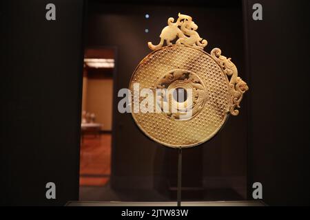 Kansas City, USA. 1st Sep, 2022. Photo taken on Aug. 11, 2022 shows a ritual jade disc with dragon motifs from the 3rd century B.C., displayed at Nelson-Atkins Museum of Art in Kansas City, Missouri, the United States. Credit: Xu Jianmei/Xinhua/Alamy Live News Stock Photo