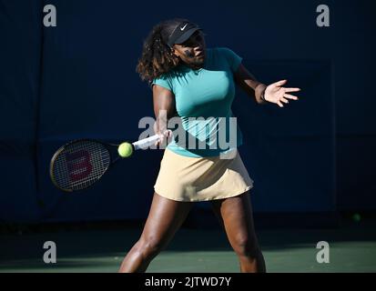 Queens, NY, USA. 01st Sep, 2022. **NO NY NEWSPAPERS** Serena Williams is seen on the practice court during the 2022 US Open at the USTA Billie Jean King National Tennis Center on September 1, 2022 in Flushing, Queens. Credit: Mpi04/Media Punch/Alamy Live News Stock Photo