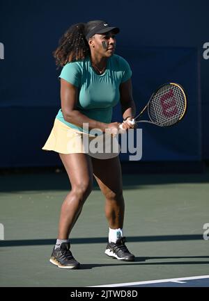 Queens, NY, USA. 01st Sep, 2022. **NO NY NEWSPAPERS** Serena Williams is seen on the practice court during the 2022 US Open at the USTA Billie Jean King National Tennis Center on September 1, 2022 in Flushing, Queens. Credit: Mpi04/Media Punch/Alamy Live News Stock Photo