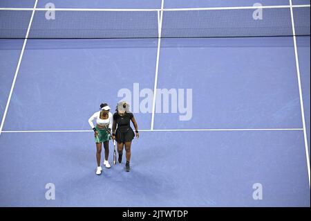 New York, USA. 01st Sep, 2022. Sisters Venus Williams (l) and Serena Williams (r), of the United States, confer during their first-round doubles match against Lucie Hradecká and Linda Nosková, of the Czech Republic, while competing in the 2022 U.S. Open tennis championships, inside Arthur Ashe stadium at at the USTA Billie Jean King National Tennis Center in Flushing Meadows Corona Park New York, September 1, 2022. (Photo by Anthony Behar/Sipa USA) Credit: Sipa USA/Alamy Live News Stock Photo