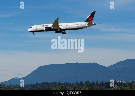 August 29, 2022, Richmond, British Columbia, Canada: An Air Canada Boeing 787-9 Dreamliner jetliner (C-FVLU) airborne on final approach for landing at Vancouver International Airport. (Credit Image: © Bayne Stanley/ZUMA Press Wire) Stock Photo