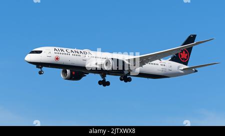 August 29, 2022, Richmond, British Columbia, Canada: An Air Canada Boeing 787-9 Dreamliner jetliner (C-FVLU) airborne on final approach for landing at Vancouver International Airport. (Credit Image: © Bayne Stanley/ZUMA Press Wire) Stock Photo