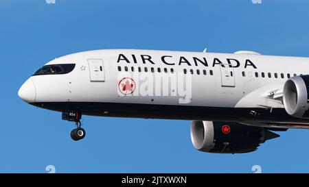 August 29, 2022, Richmond, British Columbia, Canada: An Air Canada Boeing 787-9 Dreamliner jetliner (C-FVLU) airborne on final approach for landing at Vancouver International Airport. (Credit Image: © Bayne Stanley/ZUMA Press Wire) Stock Photo