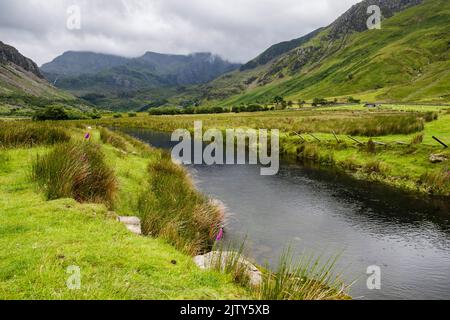 View to Glyderau mountains in low cloud along Afon Ogwen River in Nant Ffrancon valley in Snowdonia National Park. Bethesda, Gwynedd, North Wales, UK Stock Photo