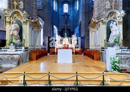 Vannes Brittany France. Saint Pierre Cathedral in Henry IV square Stock Photo