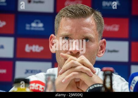 Brussels, Belgium. 02nd Sep, 2022. Anderlecht's new player Jan Vertonghen talks to the press during a press conference of Belgian soccer team RSC Anderlecht, Friday 02 September 2022 in Brussels, to present their new player Belgian international Vertonghen. BELGA PHOTO NICOLAS MAETERLINCK Credit: Belga News Agency/Alamy Live News Stock Photo