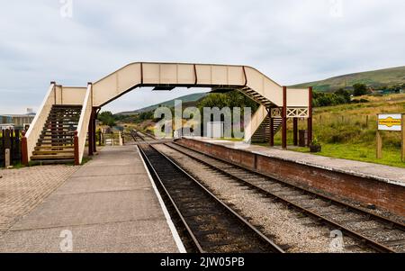 Footbridge over the railway at Furnace Sidings near bleanavon, taken 28th July 2022. Stock Photo