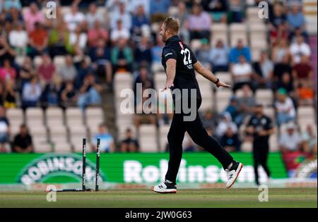 Manchester Originals' Paul Walter celebrates taking the wicket of London Spirit's Zak Crawley during The Hundred Eliminator men's match at The Ageas Bowl, Southampton. Picture date: Friday September 2, 2022. Stock Photo