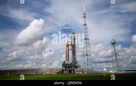 Kennedy Space Center, USA. 29 August, 2022. The NASA Space Launch System rocket with the Orion spacecraft on Launch Complex 39B at the Kennedy Space Center, August 29, 2022, in Cape Canaveral, Florida. The countdown for the un-crewed flight test has been rescheduled for September 3rd following a problem with the fuel system caused an extended delay. Credit: Joel Kowsky/NASA/Alamy Live News Stock Photo