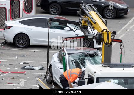 A range rover crashed into a tesla in a tesla test centre near Park ...