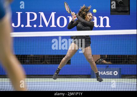 New York, USA. 02nd Sep, 2022. Serena Williams, of the United States, plays against Ajla Tomljanovic, of Austrailia, during the third round of the U.S. Open tennis championships inside Arthur Ashe stadium at at the USTA Billie Jean King National Tennis Center in Flushing Meadows Corona Park New York, September 2, 2022. (Photo by Anthony Behar/Sipa USA) Credit: Sipa USA/Alamy Live News Stock Photo