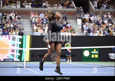 New York, USA. 02nd Sep, 2022. Serena Williams, of the United States, plays against Ajla Tomljanovic, of Austrailia, during the third round of the U.S. Open tennis championships inside Arthur Ashe stadium at at the USTA Billie Jean King National Tennis Center in Flushing Meadows Corona Park New York, September 2, 2022. (Photo by Anthony Behar/Sipa USA) Credit: Sipa USA/Alamy Live News Stock Photo