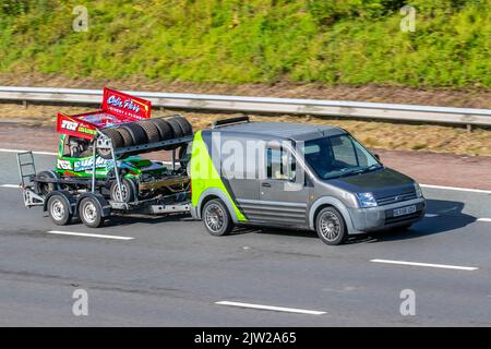 Colin Perry Joinery & Plumbing, No. 757 Stock car on a trailer being towed by 2008 FORD TRANSIT Connect TDCI T220 L SWB P/V 90 1753cc Diesel panel van Stock Photo