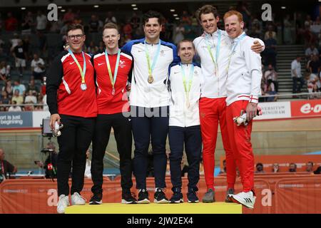 James BALL of Wales along with his pilot Matthew Rotherham (Silver), Neil FACHIE of Scotland along with his pilot Lewis Stewart (gold), Stephen BATE of England along with his pilot Christopher Latham (Bronze) in the Men's Tandem B - 1000m Time Trial - Final cycling at the 2022 Commonwealth games in the Velodrome, Queen Elizabeth Olympic Park, London. Stock Photo