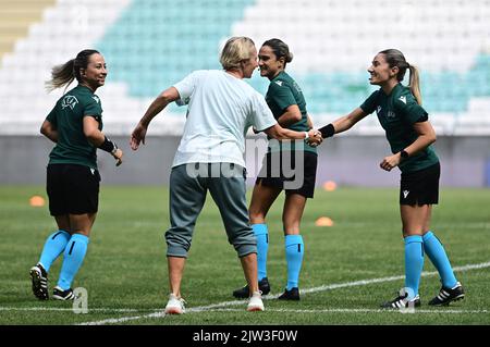 Bursa, Turkey. 03rd Sep, 2022. Soccer, women: World Cup Qualification Europe Women, Turkey - Germany, Group Stage, Group H, Matchday 9 at Timsah Arena Stadyumu. Martina Voss-Tecklenburg, coach of the German team, welcomes the referees. Credit: Seskim/dpa/Alamy Live News Stock Photo