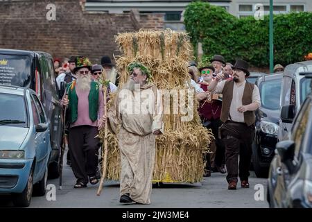 Straw bear - Wikipedia