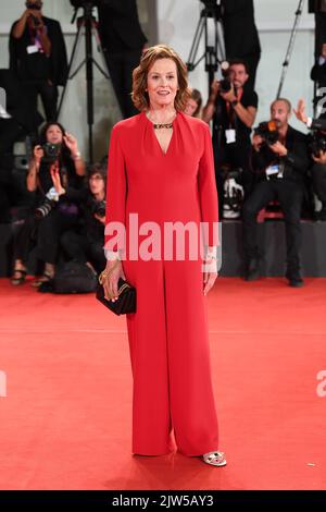 Venice, Italy. 03rd Sep, 2022. Sigourney Weaver attends the 'Master Gardner' red carpet at the 79th Venice International Film Festival on September 03, 2022 in Venice, Italy. Credit: Sipa USA/Alamy Live News Stock Photo