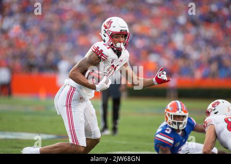 September 3, 2022: Utah Utes wide receiver Solomon Enis (21) move the ball up the field during the NCAA football game between the Utah Utes and the Florida Gators at Ben Hill Griffin Stadium Gainesville, FL. The Florida Gators defeat number 7 Utah Utes 29 to 26. Jonathan Huff/CSM. Stock Photo