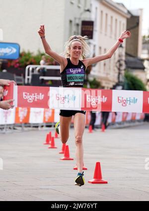 Eilish McColgan celebrates winning the Big Half, which runs from Tower Bridge to Greenwich, London. Picture date: Sunday September 4, 2022. Stock Photo