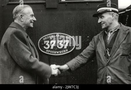 Image of president director Dr. Ir. F.Q. Den Hollander of the N.S. (left) and driver H. van Hooij After the last official ride (Geldermalsen - Utrecht Maliebaan) of a steam locomotive in the Netherlands (locomotive no. 3737, series 3700). Stock Photo