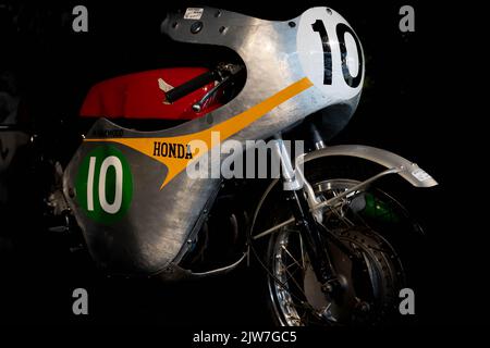 オートバイ・バイク Honda RC162 250 Mike Hailwood 1/12 SUPERB IXO/ALTAYA 1/12 HONDA RC162 250 #10 MIKE HAILWOOD