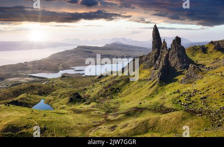 Mountain panorama with sun in Scotland, Isle of Skye - Old man of storr Stock Photo