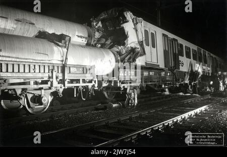 Image of the havoc after the collision of the electric train set no. 805 (Mat 1964, plan V) of the N.S. With a freight train on the track between Gouda and Woerden. Stock Photo