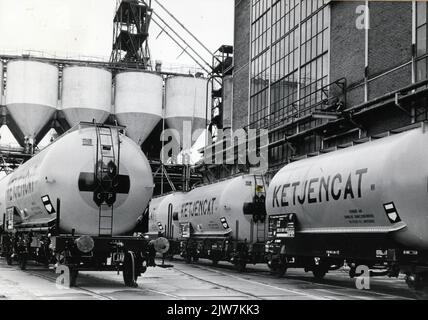 Image of a few tank cars for the transport of sulfuric acid on the site of the Sulfuric Acid Factory Ketjen in Amsterdam Noord. Stock Photo