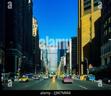 New York, 1980s, Park Avenue south, Panam building in the distance, cars, vehicular traffic, Manhattan, New York City, NYC, NY, USA, Stock Photo