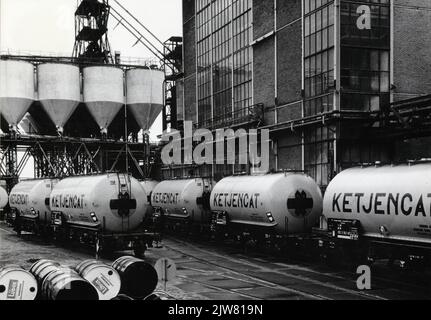 Image of a few tank cars for the transport of sulfuric acid on the site of the Sulfuric Acid Factory Ketjen in Amsterdam Noord. Stock Photo