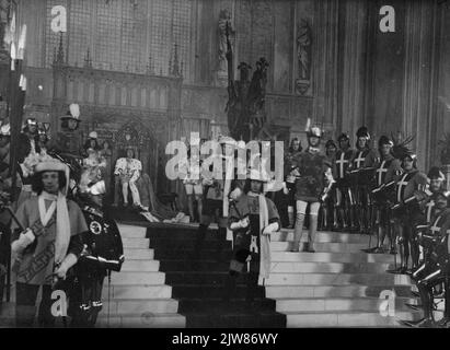 Image of King Charles VII and his entourage, on the Estrade in the Tivoli building (Kruisstraat) in Utrecht, during the reception at the anniversary parties on the occasion of the 53rd anniversary of the university (24-29 June 1901) with the theme the entry of King Charles VII in Reims on July 16, 1429. Stock Photo