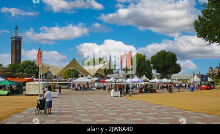 Cologne (Fischmarkt, Tanzbrunnen) - July 29. 2022: Sunday fish market at rhine park in summer Stock Photo