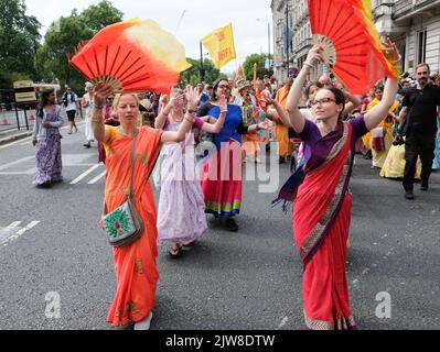 Piccadilly, London, UK. 4th Sept 2022.  Hare Krishna devotees celebrate Rathayatra the Festival of Chariots in London. Credit: Matthew Chattle/Alamy Live News Stock Photo
