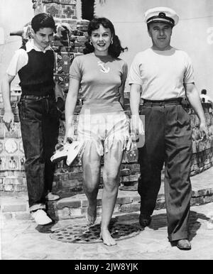 CHARLES / CHARLIE CHAPLIN with his 3rd wife and leading lady PAULETTE GODDARD and his oldest child CHARLES CHAPLIN Jr. (mother Lita Grey Chaplin) on holiday at Santa Catalina Island in April 1940 at the time the couple were working on THE GREAT DICTATOR Stock Photo