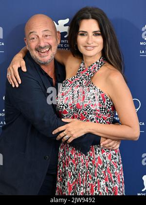 Venice, Italy. 04th Sep, 2022. Spanish actress Penelope Cruz and Italian director Emanuele Crialese attend a photo call for L'Immensita at the 79th Venice Film Festival, Italy on Sunday, September 4, 2022. Photo by Rune Hellestad/ Credit: UPI/Alamy Live News Stock Photo