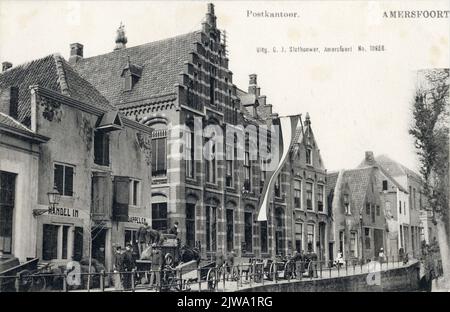 View of the facades of the buildings Kortegracht 7-5 (post office) and the Nos. 3-1 in Amersfoort, with the front of the potato trade on the left (Kortegracht 9) and a group of soldiers, busy loading bags of potatoes on cars. Stock Photo