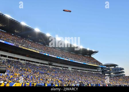 Pittsburgh, Pennsylvania, USA. 1st Sep, 2022. September 1st, 2022 Pittsburgh Panthers vs West Virginia Mountaineers in Pittsburgh, PA at Acrisure Stadium. Jake Mysliwczyk/BMR (Credit Image: © Jake Mysliwczyk/BMR via ZUMA Press Wire) Stock Photo