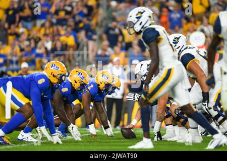 Pittsburgh, Pennsylvania, USA. 1st Sep, 2022. September 1st, 2022 Pittsburgh Panthers vs West Virginia Mountaineers in Pittsburgh, PA at Acrisure Stadium. Jake Mysliwczyk/BMR (Credit Image: © Jake Mysliwczyk/BMR via ZUMA Press Wire) Stock Photo