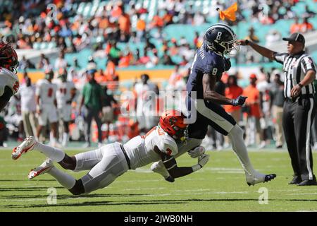 Miami Gardens, Florida, USA. September 4, 2022: Jackson State Tigers running back JD MARTIN (8) gets tackled during the 2022 Denny's Orange Blossom Classic game between the Florida A&M Rattlers and the Jackson State Tigers at Hard Rock Stadium in Miami Gardens, FL on September 4, 2022. (Credit Image: © Cory Knowlton/ZUMA Press Wire) Credit: ZUMA Press, Inc./Alamy Live News Stock Photo
