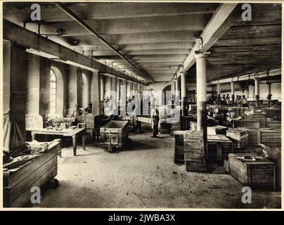 Interior of the Royal soap factory De Duif van Chr. Pleines on the Dolderseweg in Den Dolder: the Pakkerij (packing department) of the soap powder factory. Stock Photo