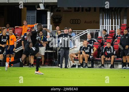 Washington, USA. 04th Sep, 2022. United Head Coach Wayne Rooney waves his team forward during a DC United vs Colorado Rapids Major League Soccer (MLS) match that ended 0-0, at Audi Field in Washington, DC, on Sunday, September 4, 2022. (Graeme Sloan/Sipa USA) Credit: Sipa USA/Alamy Live News Stock Photo