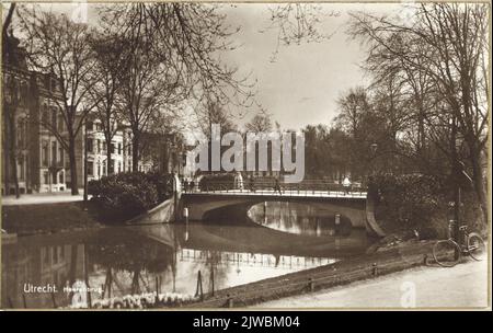View of the Stadsbuitengracht in Utrecht with the facades of a few houses on the Maliesingel and in the middle the Herenbrug. Stock Photo