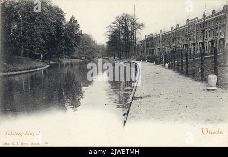 View of the Stadsbuitengracht in Utrecht with the facades of Huizen on the Tolsteegsingel on the right. Stock Photo