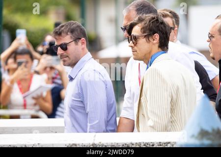 Lido Di Venezia, Italy. 05th Sep, 2022. Harry Styles arrives at the photocall for 'Don't Worry Darling' at the 79th Venice International Film Festival on September 05, 2022 in Venice, Italy. © Photo: Cinzia Camela. Credit: Live Media Publishing Group/Alamy Live News Stock Photo