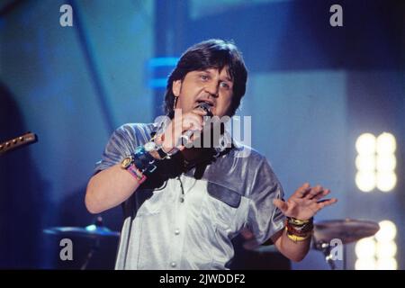 Hoi, österreichische Pop Band mit Sänger Freddy Pfister, Auftritt in der ZDF Hitparade, Deutschland, 1999. Hoi, Austrian Pop Band with singer Freddy Pfister, ZDF Hitparade performance, Germany, 1999. Stock Photo