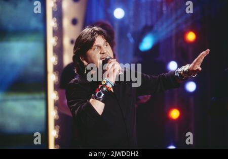 Hoi, österreichische Pop Band mit Sänger Freddy Pfister, Auftritt in der ZDF Hitparade, Deutschland, Jahr 2000. Hoi, Austrian Pop Band with singer Freddy Pfister, ZDF Hitparade performance, Germany, year 2000. Stock Photo