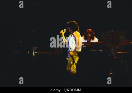 Deep Purple, englische Hard Rock, Heavy Metal Band, Sänger Ian Gillian, Jon Lord am Keyboard, Konzert in Deutschland, 1987. Deep Purple, English Hard Rock, Heavy Metal band, singer Ian Gillian, Jon Lord on keyboard, concert in Germany, 1987. Stock Photo