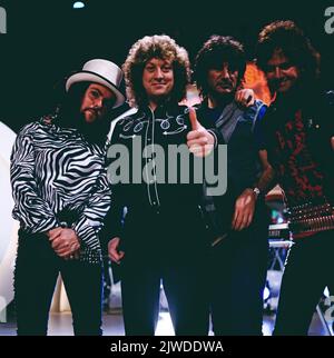 Die Spiebude, ARD Spielshow, Deutschland, 1985, mit Slade, englische Glam Rock und Hard Rock Band. Spielbude, TV music show, Germany, 1985, with Slade, English Glam Rock and Hard Rock band. Stock Photo